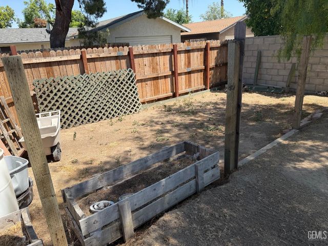 5901 Wilson Road, Bakersfield, CA 93309