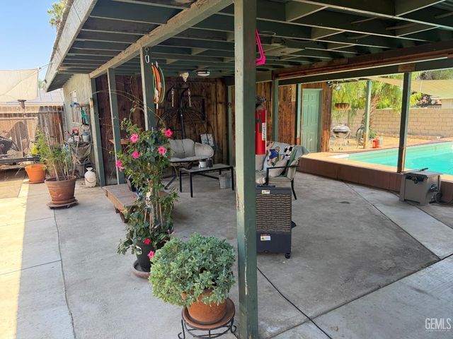 5901 Wilson Road, Bakersfield, CA 93309
