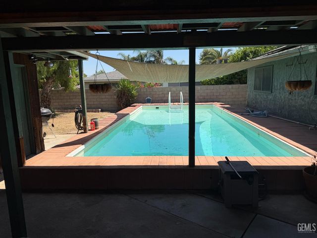5901 Wilson Road, Bakersfield, CA 93309