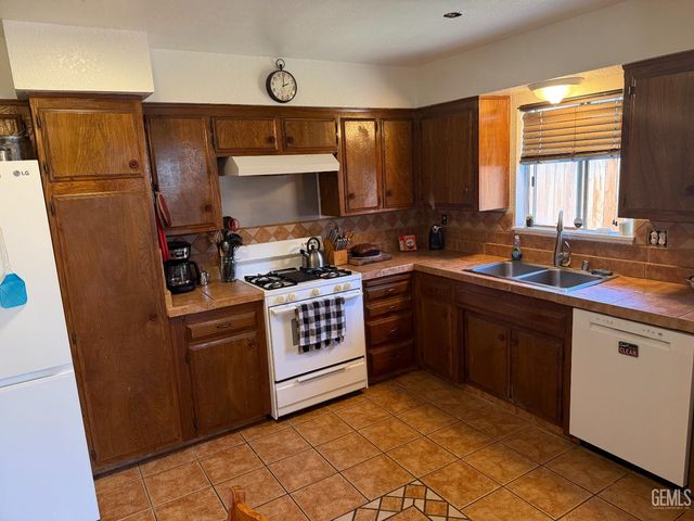 5901 Wilson Road, Bakersfield, CA 93309