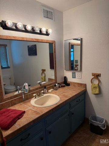 5901 Wilson Road, Bakersfield, CA 93309