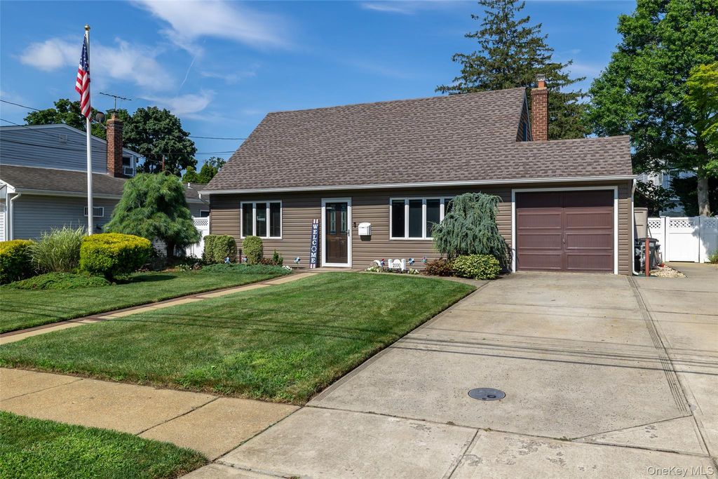 2100 North Drive, Seaford, NY 11783 — photo 2