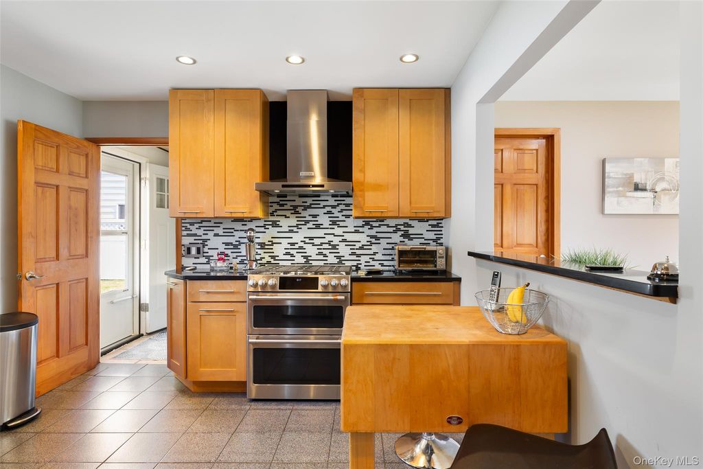 2100 North Drive, Seaford, NY 11783 — photo 5