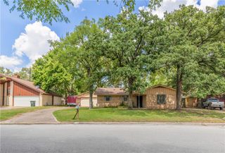 3207 Forestwood Drive, Bryan, TX 77801