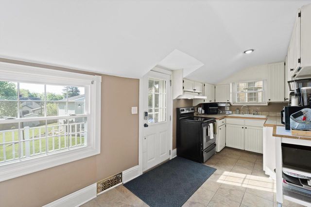 424 James STREET, Burlington, WI 53105