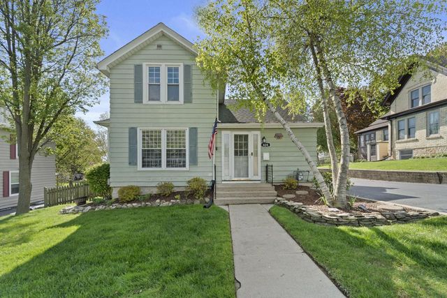 424 James STREET, Burlington, WI 53105