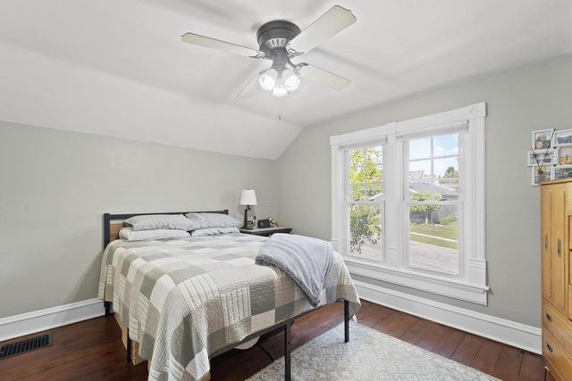 424 James STREET, Burlington, WI 53105