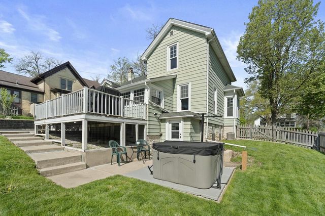 424 James STREET, Burlington, WI 53105