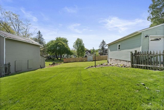 424 James STREET, Burlington, WI 53105