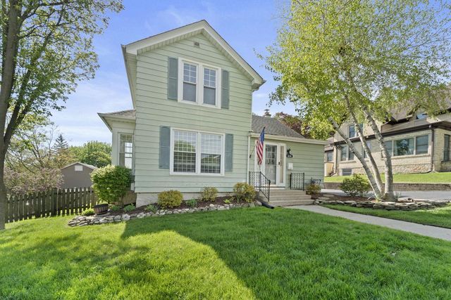 424 James STREET, Burlington, WI 53105