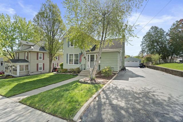 424 James STREET, Burlington, WI 53105