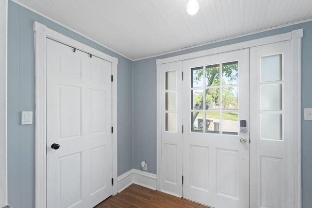 424 James STREET, Burlington, WI 53105