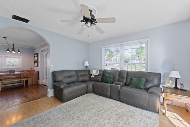 424 James STREET, Burlington, WI 53105