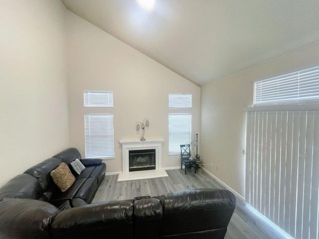 8668 Gossamer Way, Elk Grove, CA 95624
