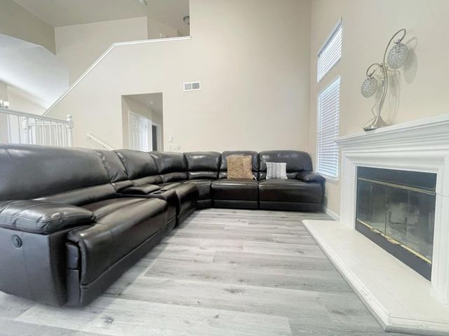 8668 Gossamer Way, Elk Grove, CA 95624