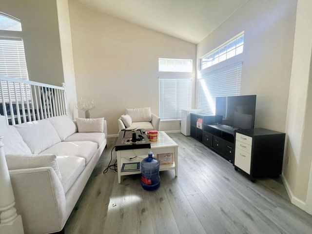 8668 Gossamer Way, Elk Grove, CA 95624