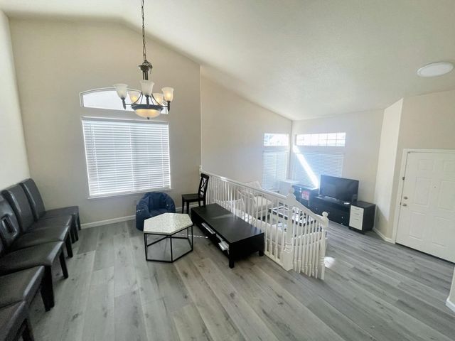 8668 Gossamer Way, Elk Grove, CA 95624