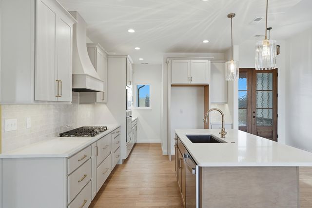 2700 EASLEY CABIN CIR, Columbia, MO 65201