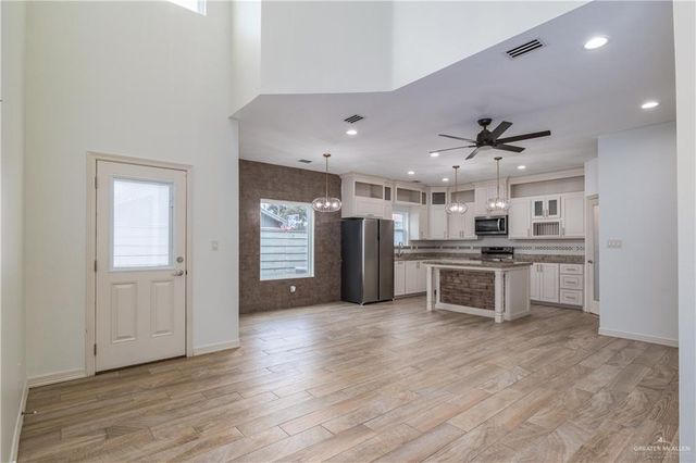 1927 Sunset Drive, Mission, TX 78572