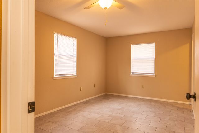 4938 Blue Water Circle, Granbury, TX 76049