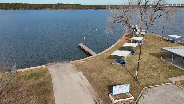 4938 Blue Water Circle, Granbury, TX 76049