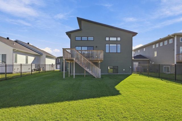 7327 Madelyn Lane S, Fargo, ND 58104