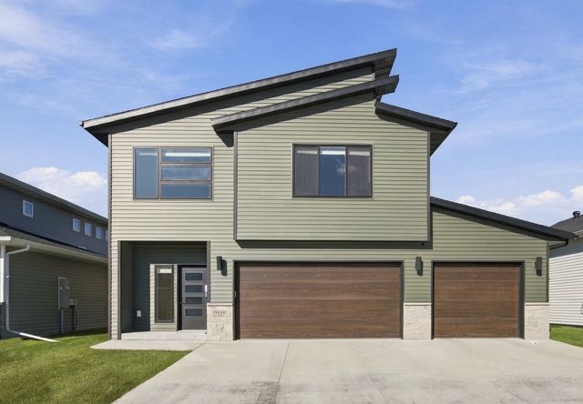 7327 Madelyn Lane S, Fargo, ND 58104