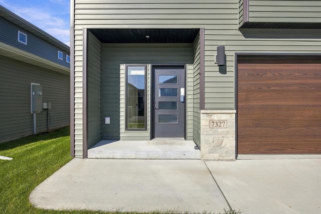 7327 Madelyn Lane S, Fargo, ND 58104