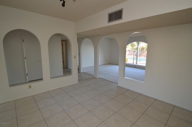 7722 E Knollwood Circle, Tucson, AZ 85750