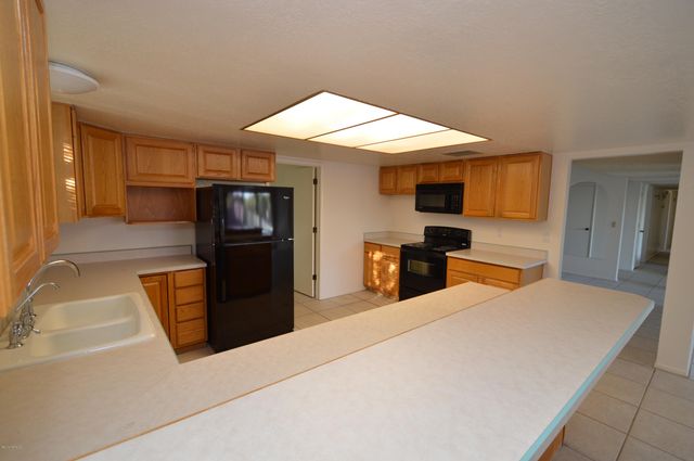 7722 E Knollwood Circle, Tucson, AZ 85750