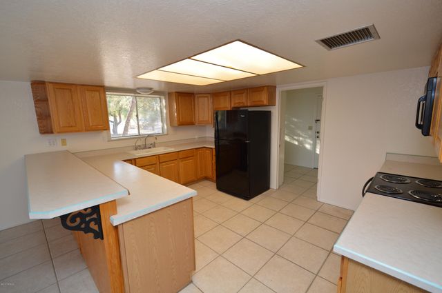 7722 E Knollwood Circle, Tucson, AZ 85750