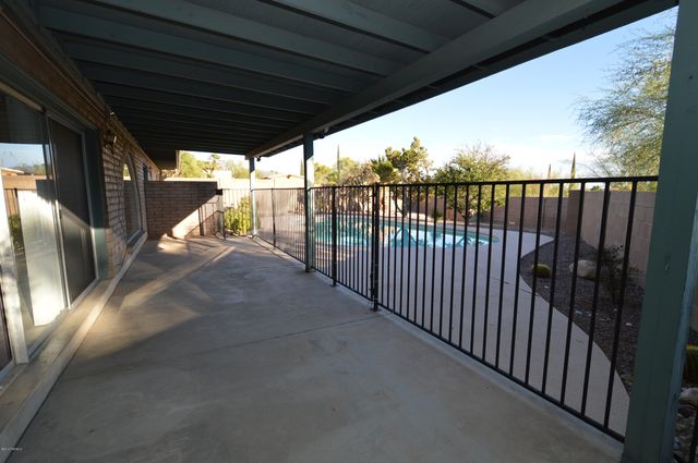 7722 E Knollwood Circle, Tucson, AZ 85750