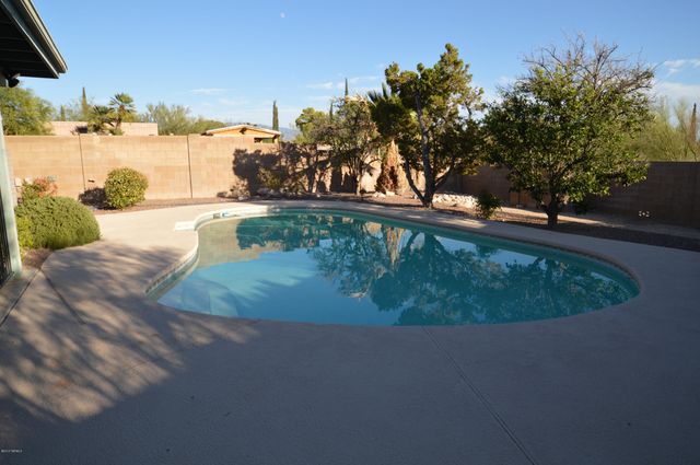 7722 E Knollwood Circle, Tucson, AZ 85750