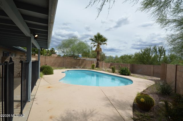 7722 E Knollwood Circle, Tucson, AZ 85750