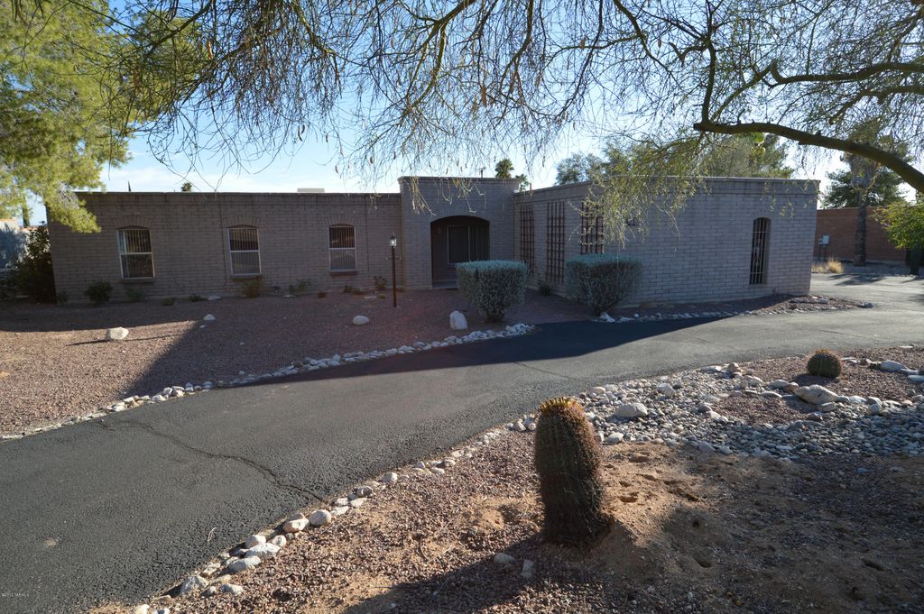 7722 E Knollwood Circle, Tucson, AZ 85750
