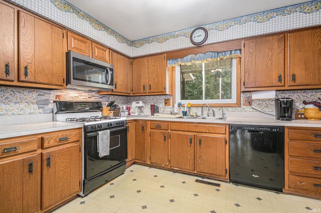 26851 Sturdy Oak Drive, Elkhart, IN 46514