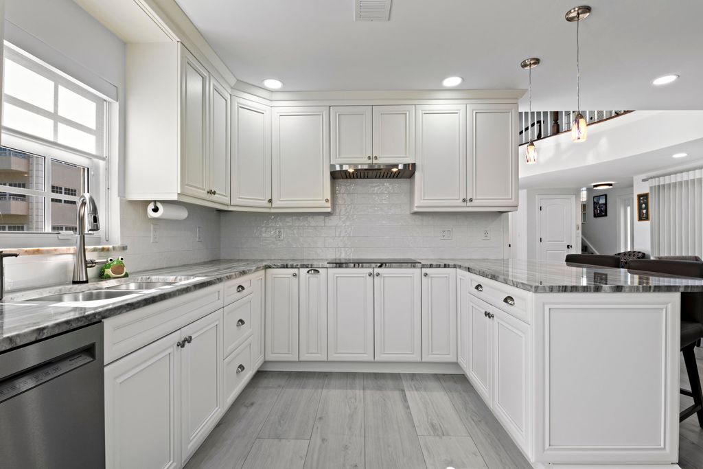 Image 6 of property listing at 1299 S Ocean Boulevard S3, Boca Raton, FL 33432