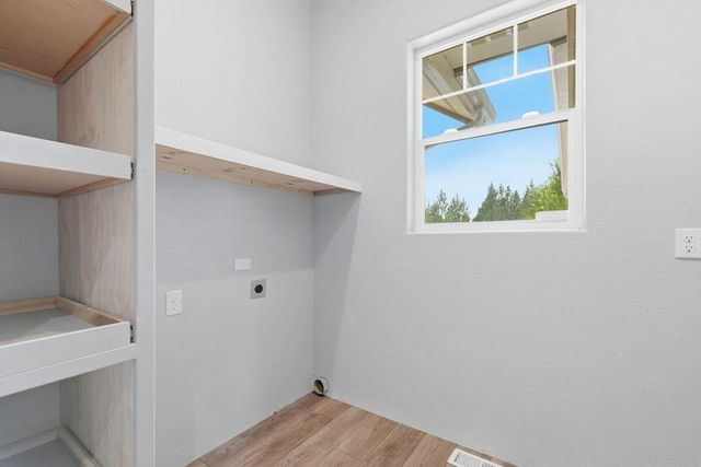 5748 Jergens Rd, Nine Mile Falls, WA 99026