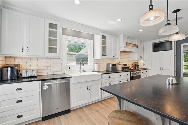 9849 Riggs Street, Overland Park, KS 66212