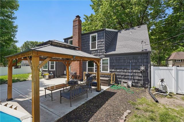 9849 Riggs Street, Overland Park, KS 66212