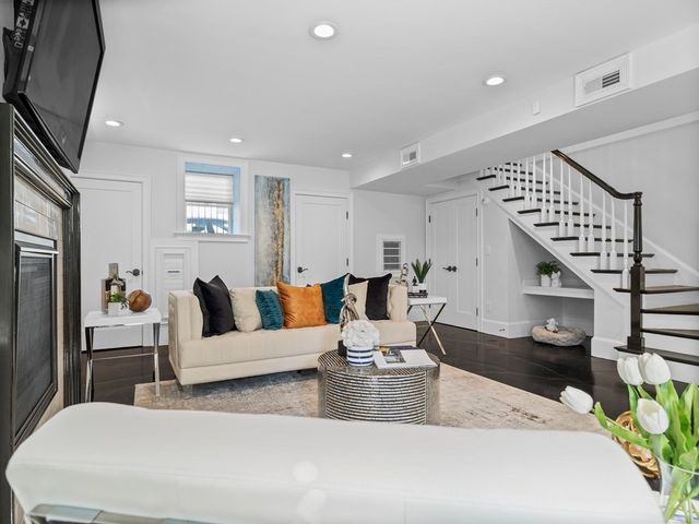 131 Centre Street, Boston, MA 02124