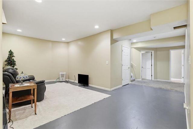 25290 Quivira Road, Louisburg, KS 66053