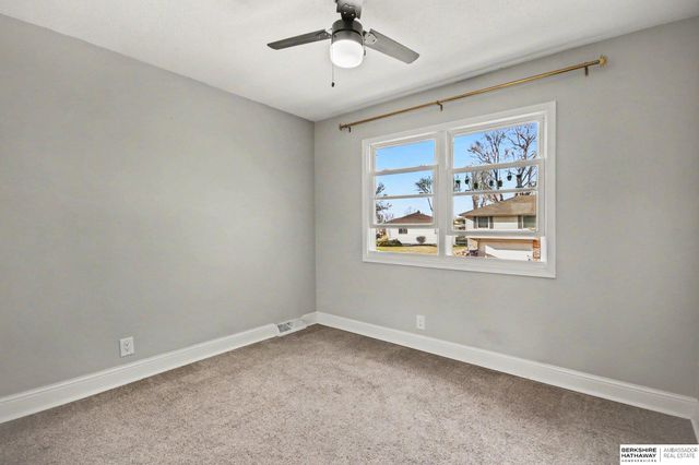 20751 Emmet Street, Omaha, NE 68022