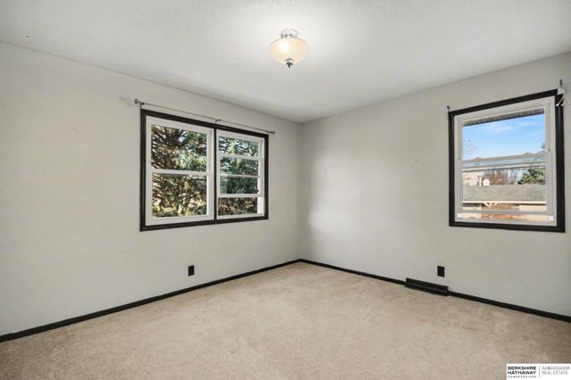 20751 Emmet Street, Omaha, NE 68022