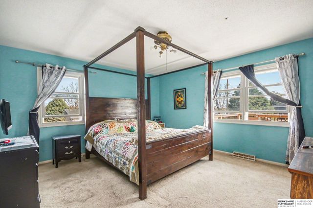 20751 Emmet Street, Omaha, NE 68022