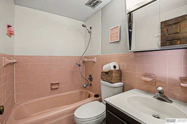 20751 Emmet Street, Omaha, NE 68022