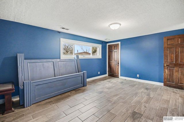 20751 Emmet Street, Omaha, NE 68022