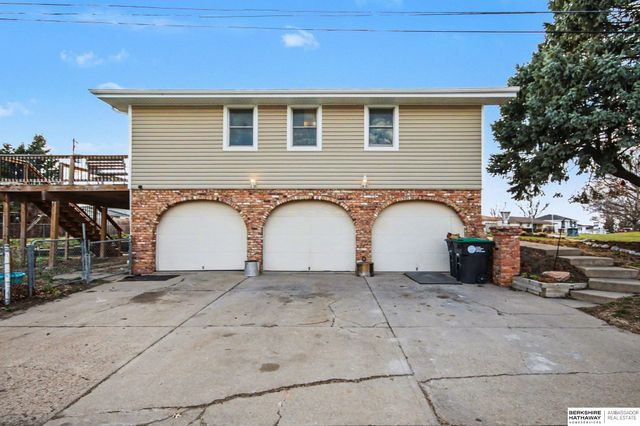 20751 Emmet Street, Omaha, NE 68022