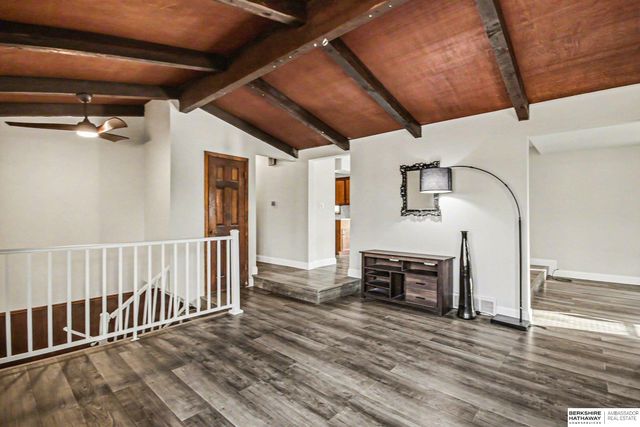 20751 Emmet Street, Omaha, NE 68022