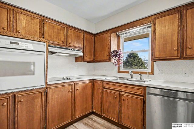 20751 Emmet Street, Omaha, NE 68022